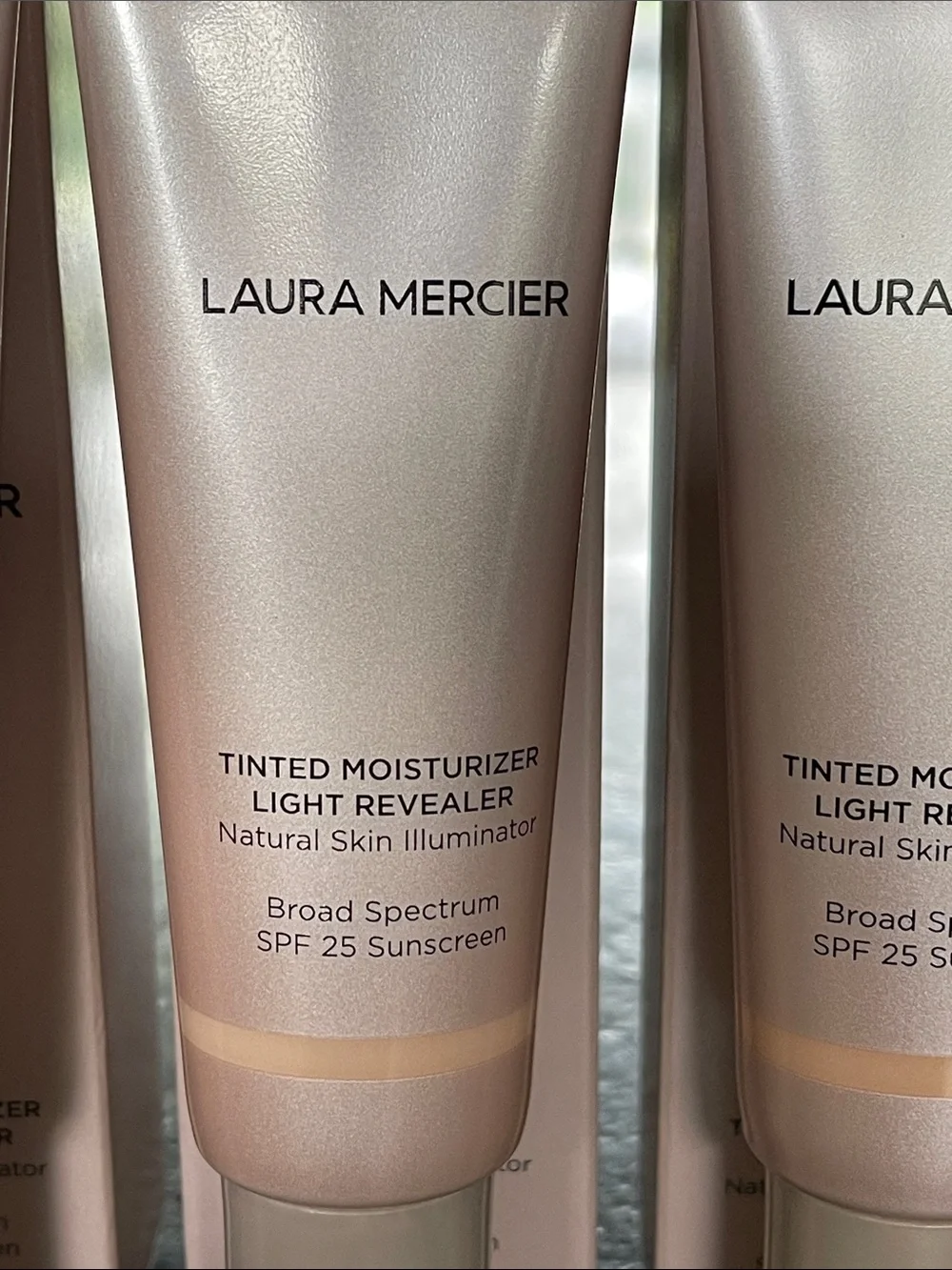 Laura Mercier Tinted Moisturizer Light Revealer Natural Skin Illuminator SPF 25